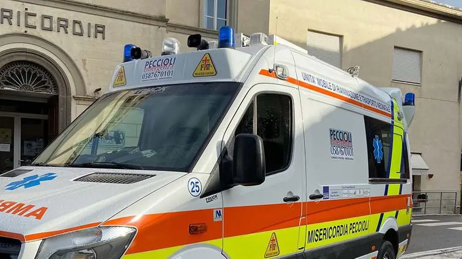 Incidente sul lavoro a Rimini, operaio con il braccio incastrato nel macchinario