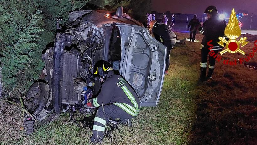 Con l’auto nel cortile di una casa: muore ragazzo di 24 anni