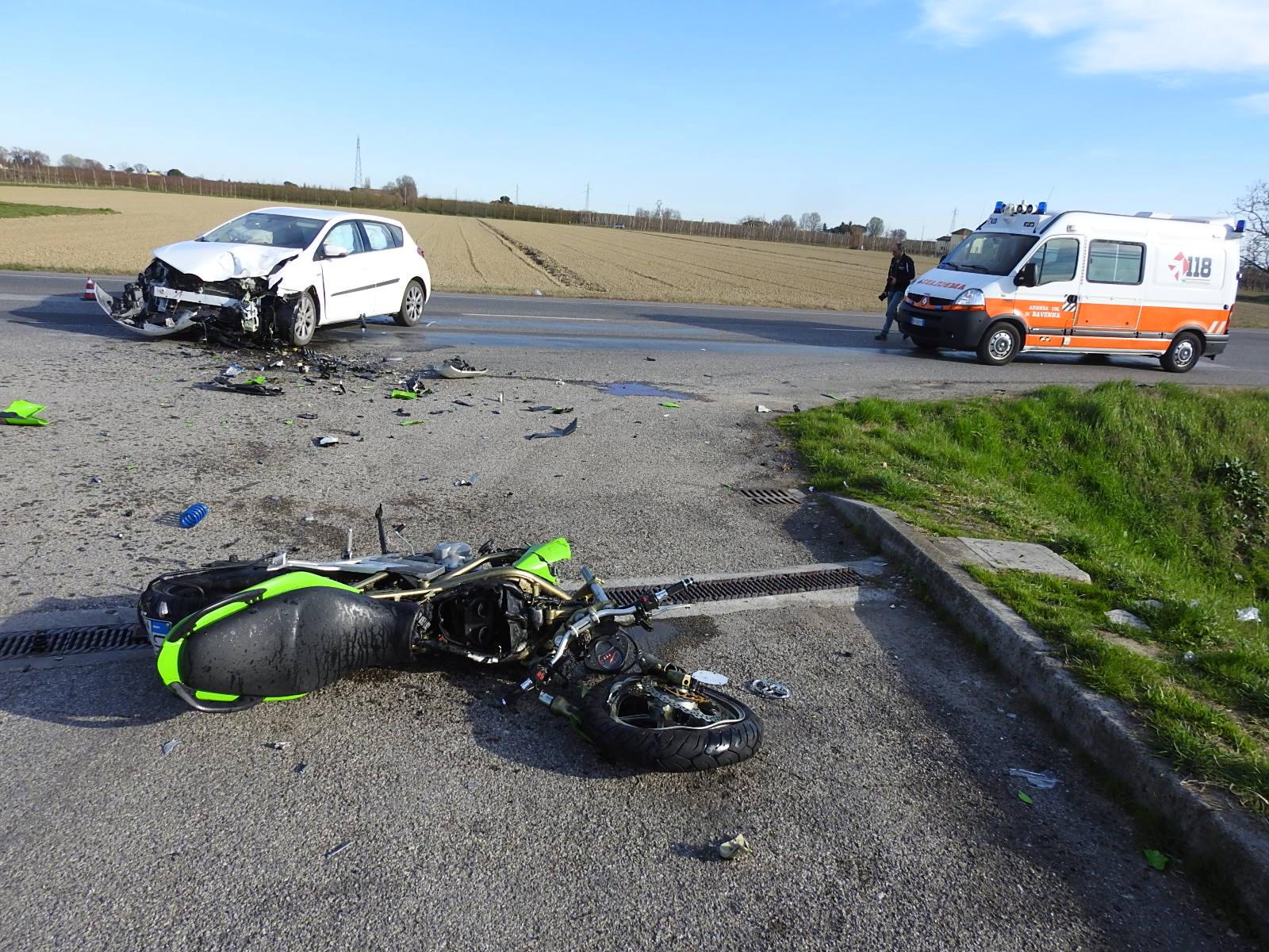 Fusignano, Spaventoso Incidente Tra Un'auto E Una Moto. Grave Centauro