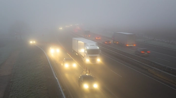 Guidare con la nebbia: ecco le regole e i consigli da seguire