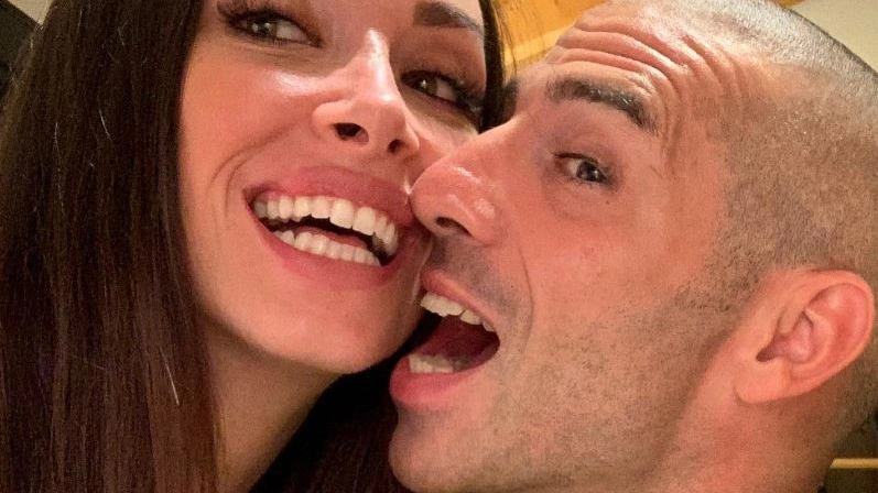 Marco Melandri e la moglie in una foto di qualche tempo fa (Instagram)