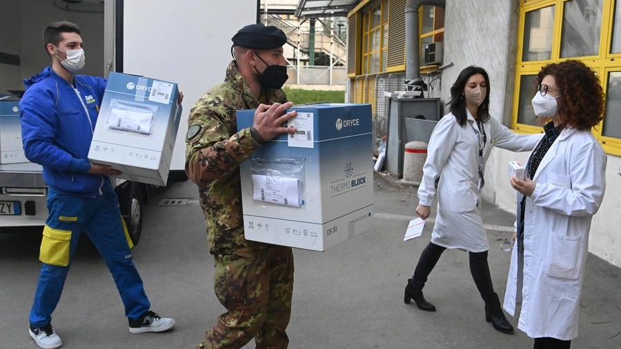 L’arrivo degli scatoloni con dosi di Novavax