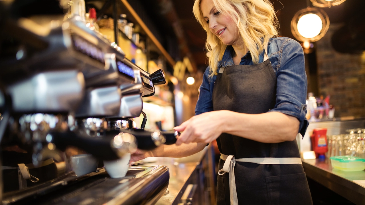 Barista cercasi da un anno: "Offriamo un’assunzione full time”, ecco dove