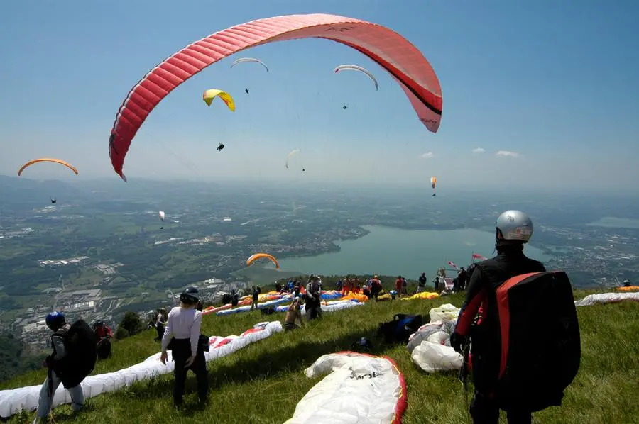 Parapendio, due incidenti nel Trevigiano: una 34enne austriaca ferita