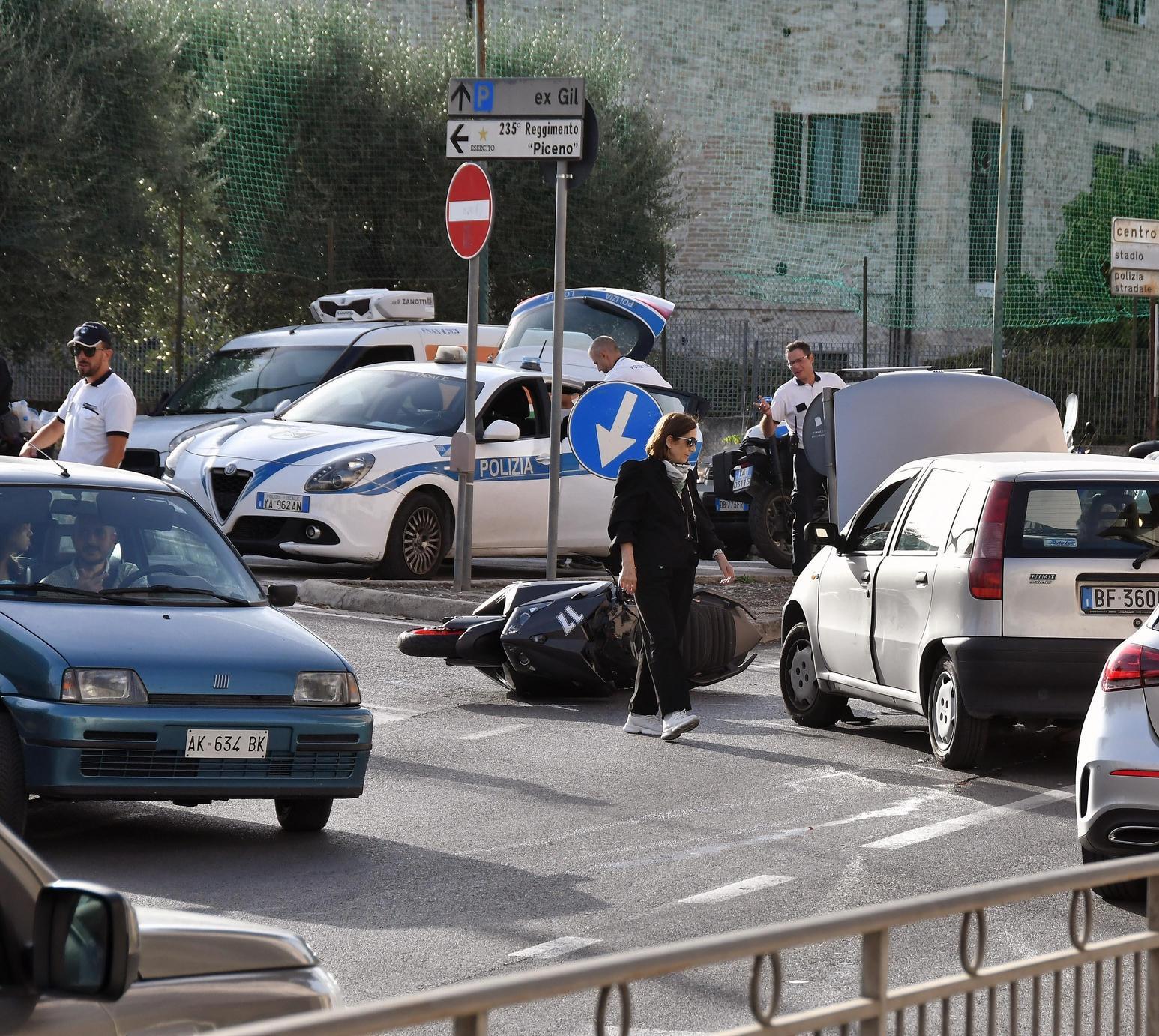 Schianto Tra Auto E Scooter All’incrocio Di San Filippo: Un 45enne ...