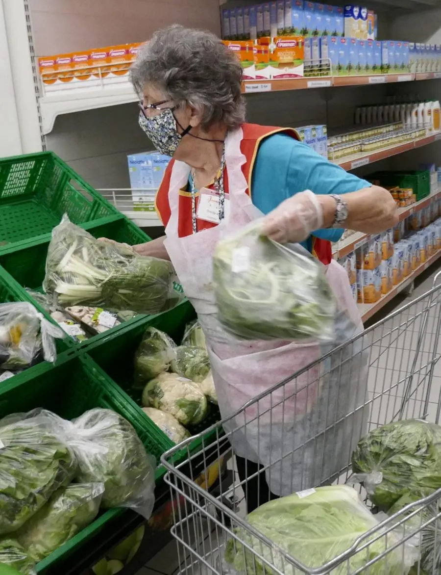 Le famiglie stritolate dai costi delle bollette. Uno stipendio da 1.400 euro non basta più