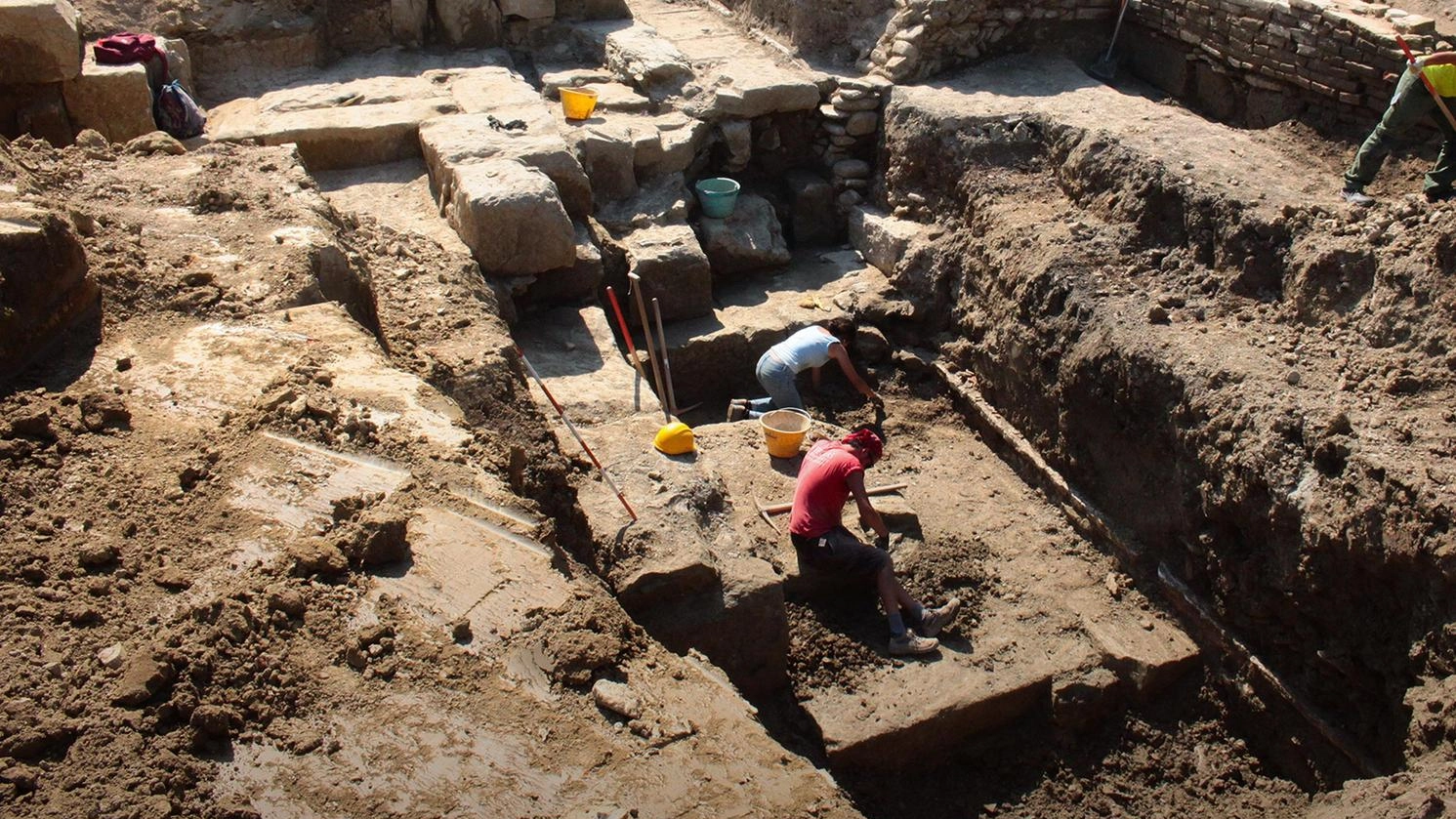 Gli scavi archeologici raccontano  "Ascoltiamo la storia del tempio"
