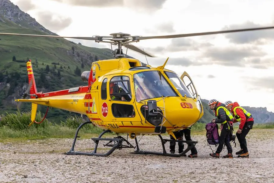 Incidenti Dolomiti, escursionisti salvati nel Bellunese. Un 93enne colto da malore