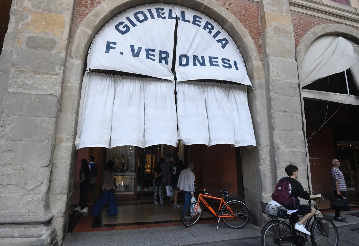 Bologna, I Primi 125 Anni Della Gioielleria Veronesi