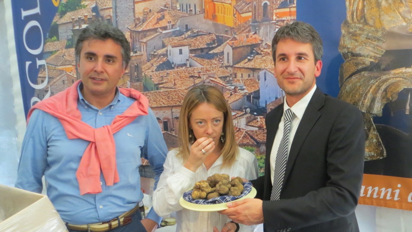 Pergola (Pesaro e Urbino), Giorgia Meloni alla Fiera del tartufo (Foto Franceschetti)