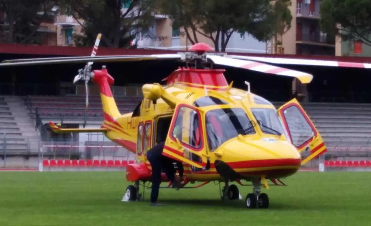 Incidente sul lavoro, ragazzo a Torrette