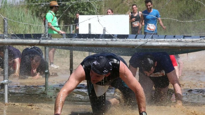 È una delle tappe del campionato italiano e vale per la qualificazione ai mondiali: dodici chilometri di laghi di fango, muri e pareti, fossati da superare per i partecipanti alla gara