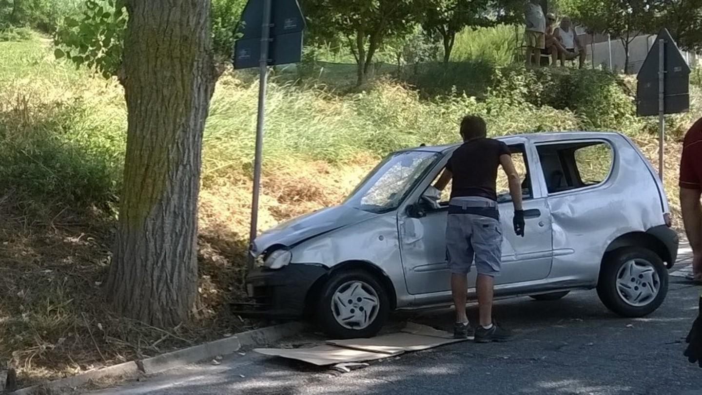 Auto Carambola, Grave Una 21enne