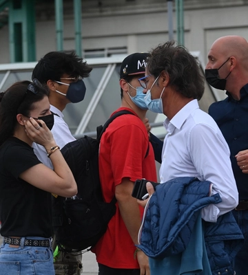 Lo straziante addio di Luna: "Michi ora tuffati nel mare"