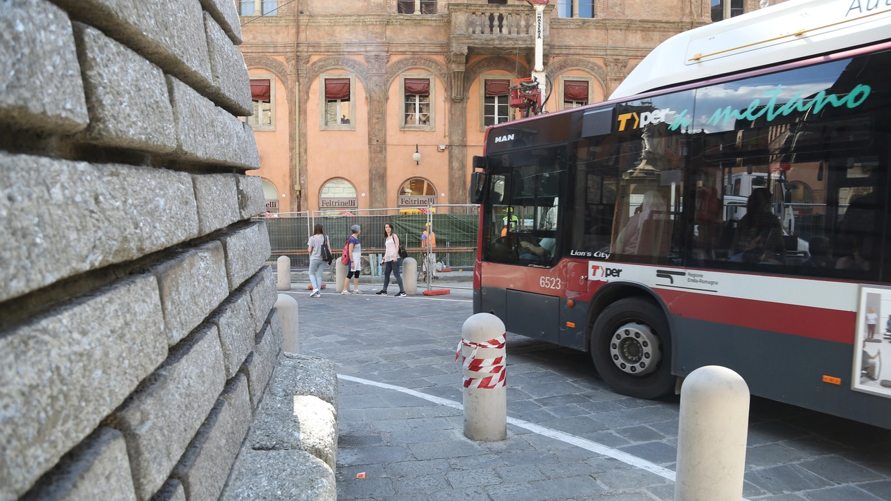 Come cambia la viabilità in centro a Bologna, dopo l'accordo sugli autobus e il nuovo limite dei 30 km/h