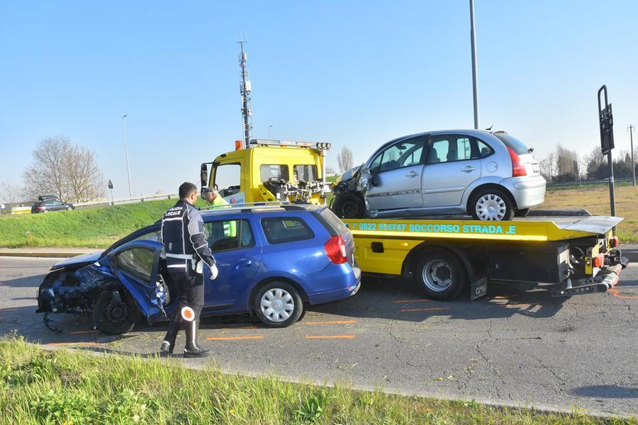 Perde Il Controllo Della Sua Auto E Colpisce L’altra In Senso Opposto ...