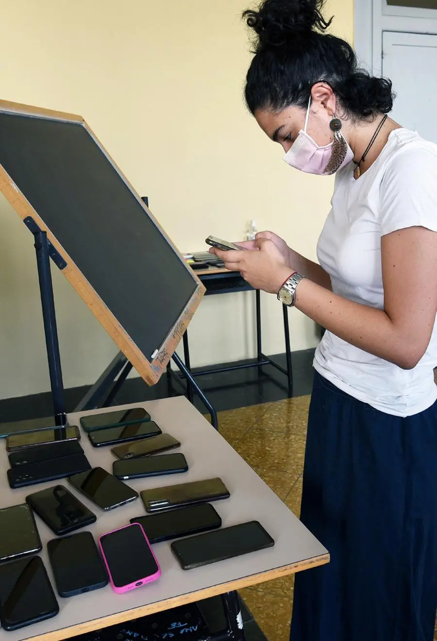 Al liceo Malpighi di Bologna è vietato portare i cellulari in classe