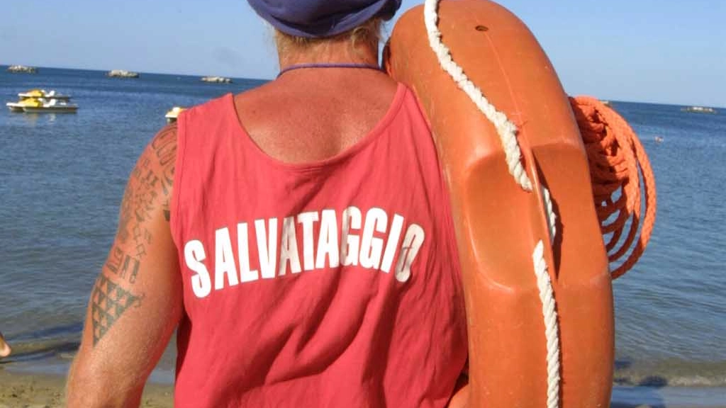 Turista di 76 anni è stato rianimato in spiaggia a Lido delle Nazioni