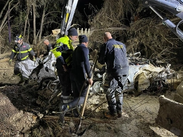 Alluvione nelle Marche, trovata un'auto: si pensa quella di Brunella. Diretta