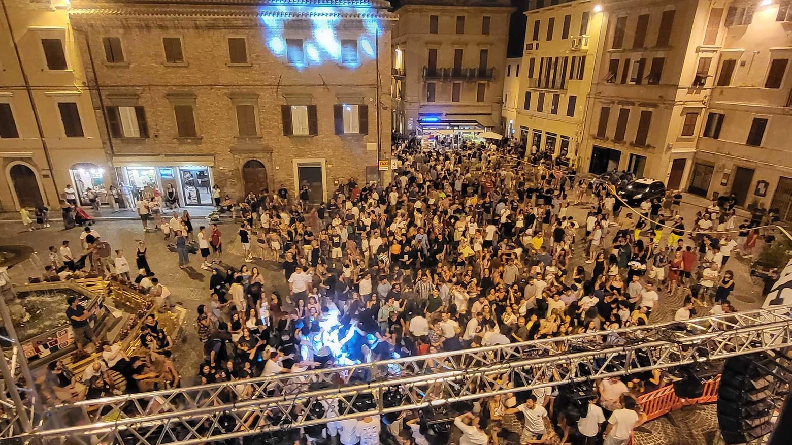 Osimo è pronta alla festa  Ecco la Vertical con hit e dj