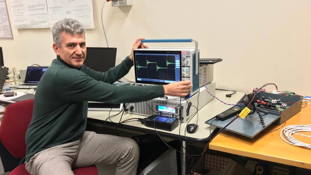 Brucia un’auto a batterie  "Ma quella elettrica  resta la tecnologia  più sicura di tutte"