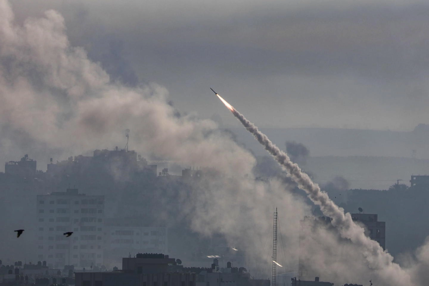 Israele sotto attacco di Hamas: pioggia di razzi ed esplosioni