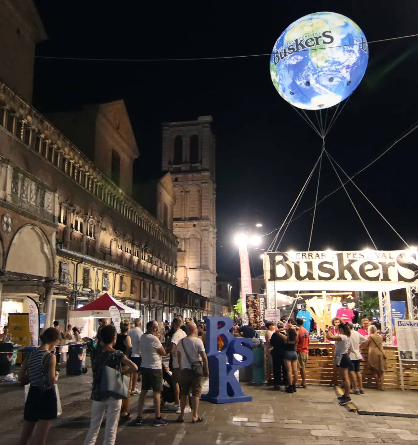 Comune di Ferrara  Bruce Springsteen Ferrara Una Coppia Bambini Aggiudica  Concorso Lego