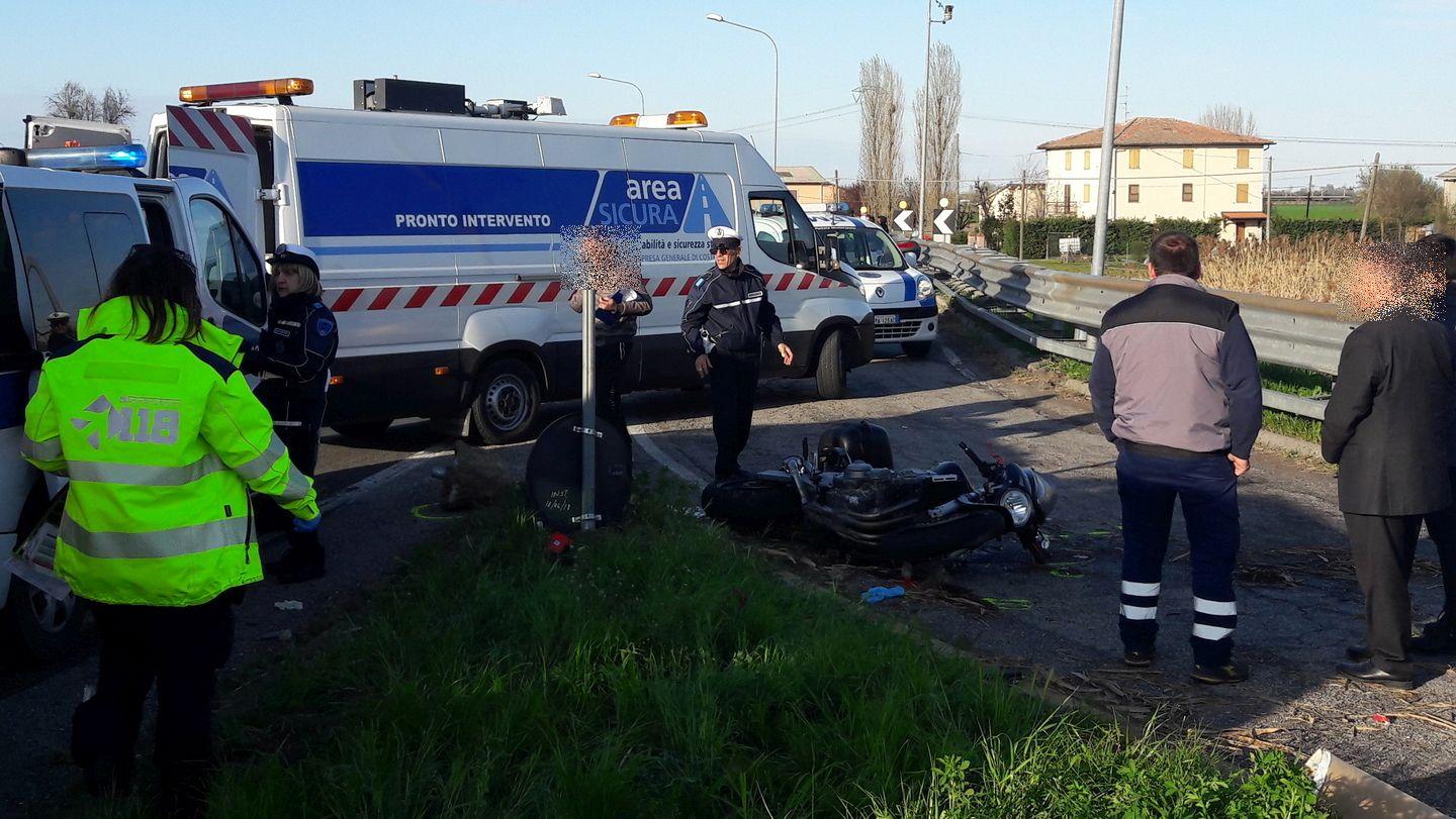 Incidente Bologna Oggi Muore A Anni In Moto Contro Unauto