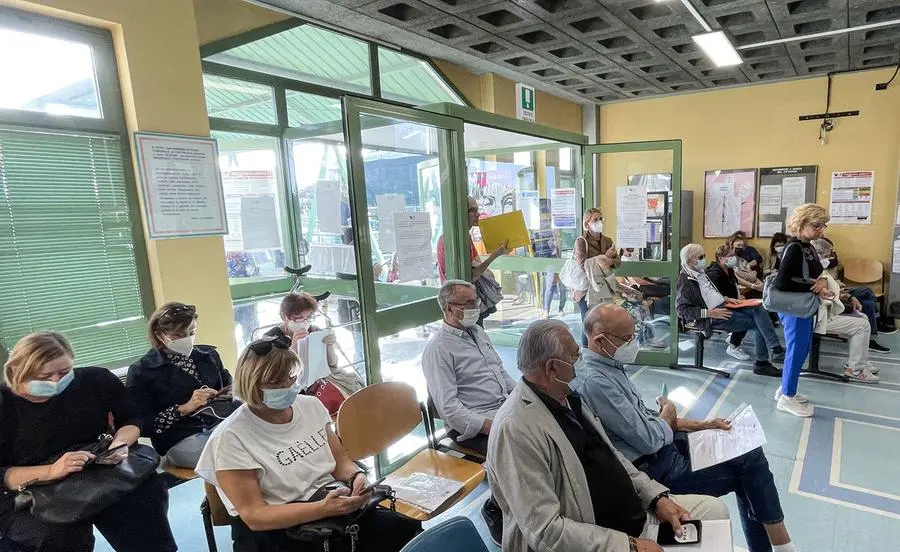 Civitanova, arriva il nuovo medico di base: caos, file e proteste