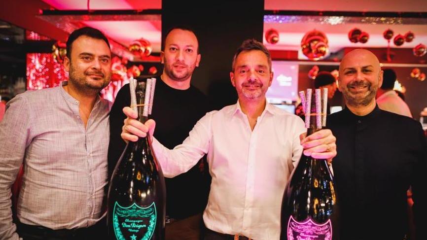 L'azienda brinda con 27 litri di champagne. Per Natale un maxi regalo da  65mila euro