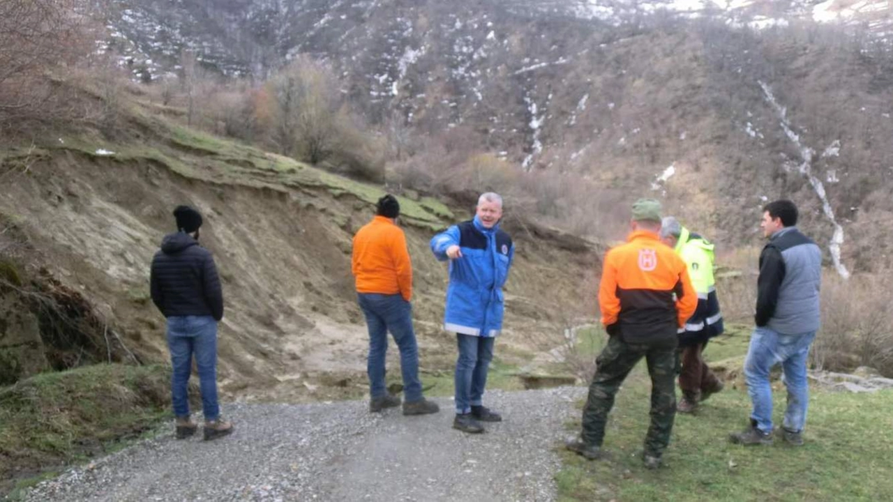 La strada forestale interrotta dalla frana di Piandastura