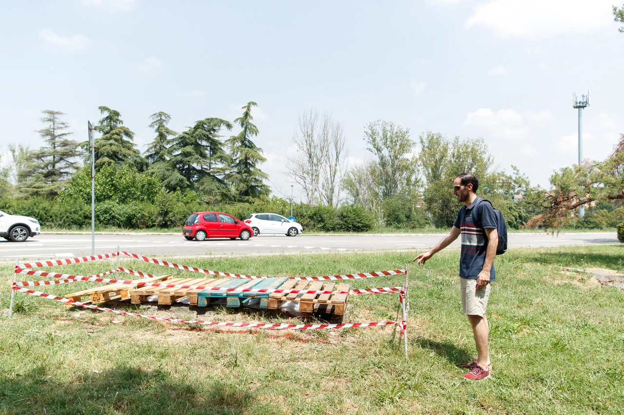 Il tombino vicino alla Rotonda Romagnoli, nei pressi del cimitero La Certosa