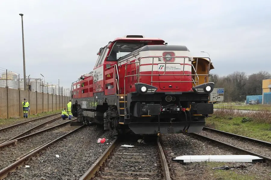 Incidente Ravenna, deraglia locomotore di un treno merci