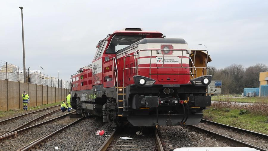 Treno merci deraglia, binari bloccati e convogli in ritardo (foto Zani)