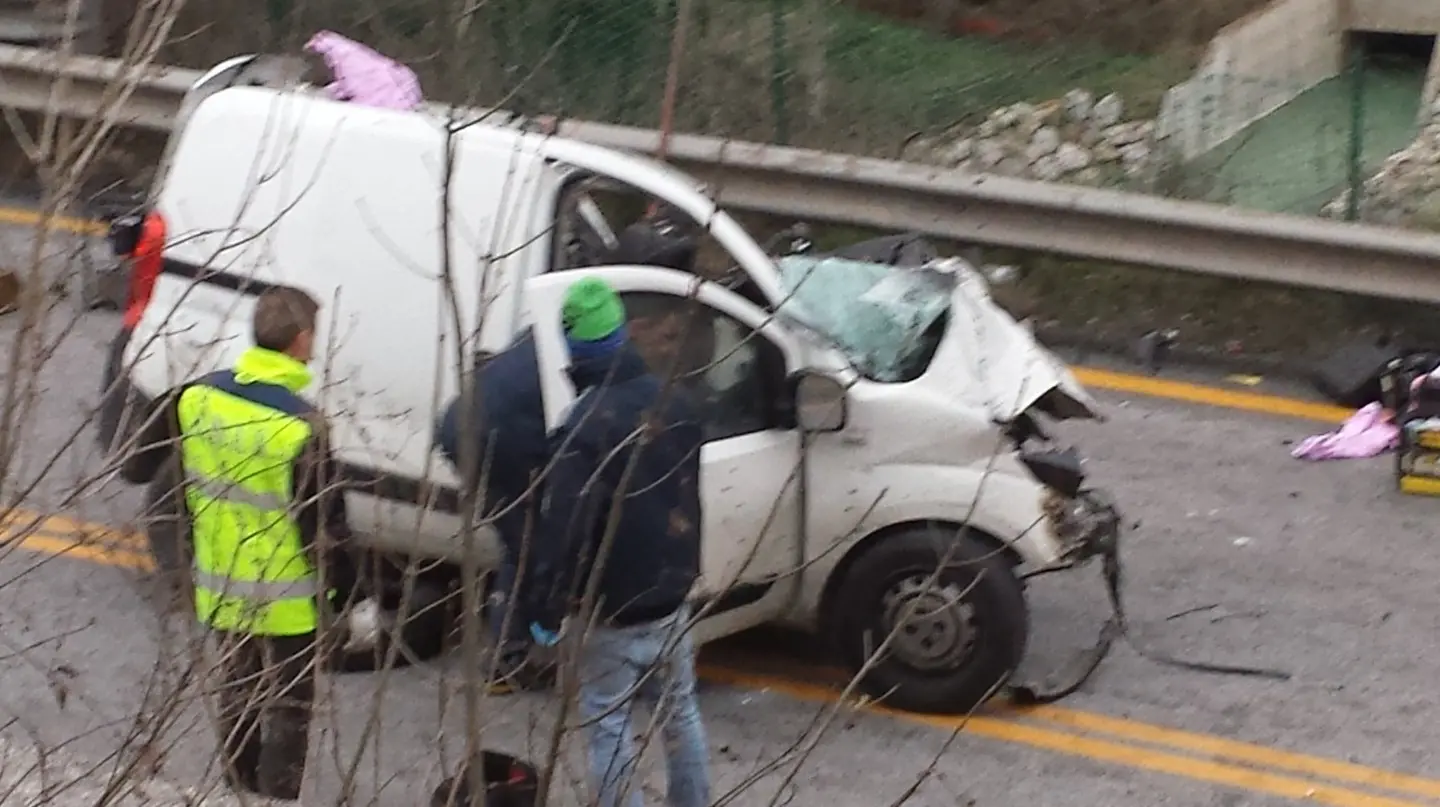 Litiga Con La Compagna, Si Schianta E Muore. Guarda Le Foto