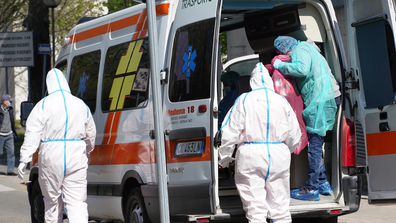 Un paziente Covid dimesso dall'ospedale di Modena (FotoFiocchi)