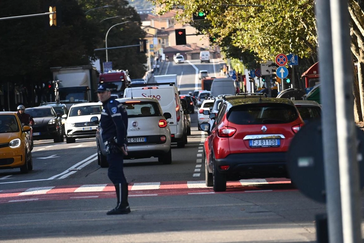 Traffico sotto controllo in zona Fiera nella giornata d'apertura del Cersaie, a Bologna