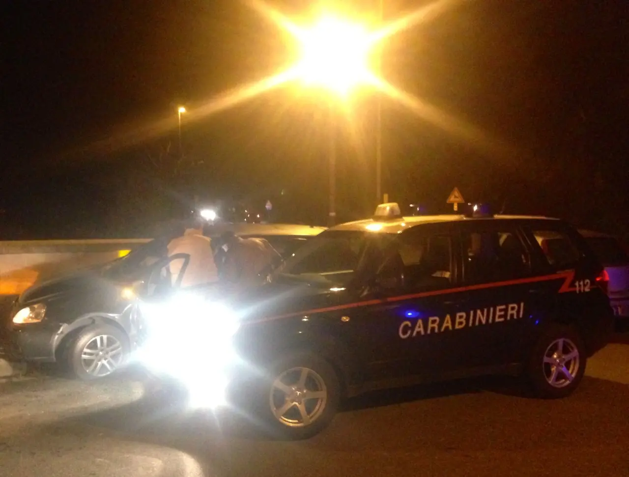 Porto Sant’Elpidio, Si Barrica In Casa, Ferisce Alla Gola Il Padre E Si ...