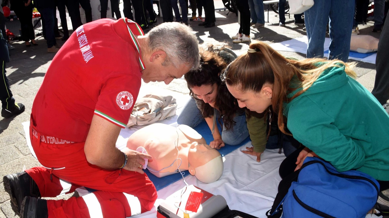’Ferrara città cardioprotetta’. Donati i primi tre defibrillatori: "Così salveremo vite umane"