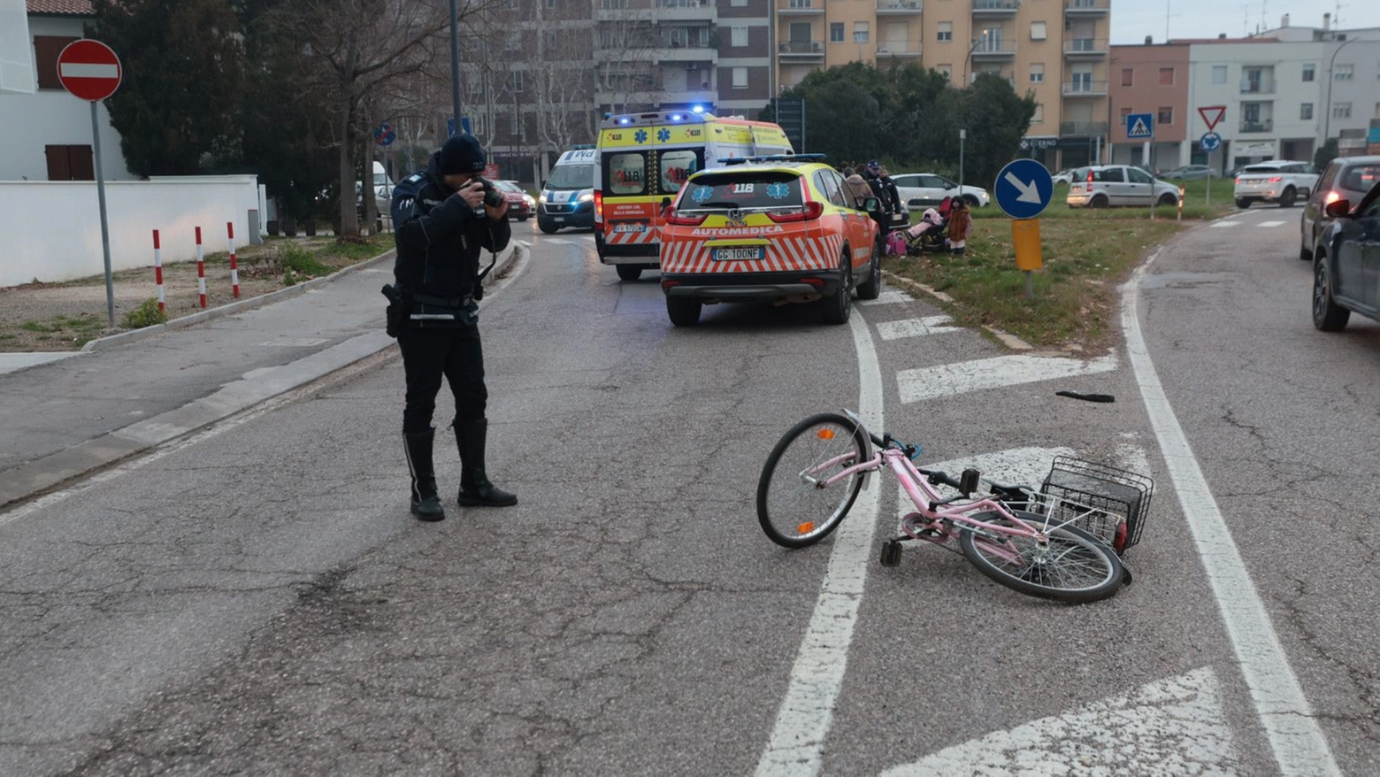 L'incidente è avvenuto a Ravenna, in viale Po alle 7.45 (foto Zani)