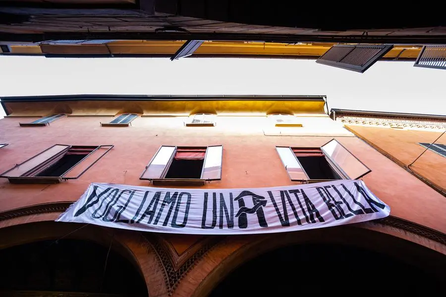 Bologna, altra occupazione: il Cua entra in un palazzo del centro