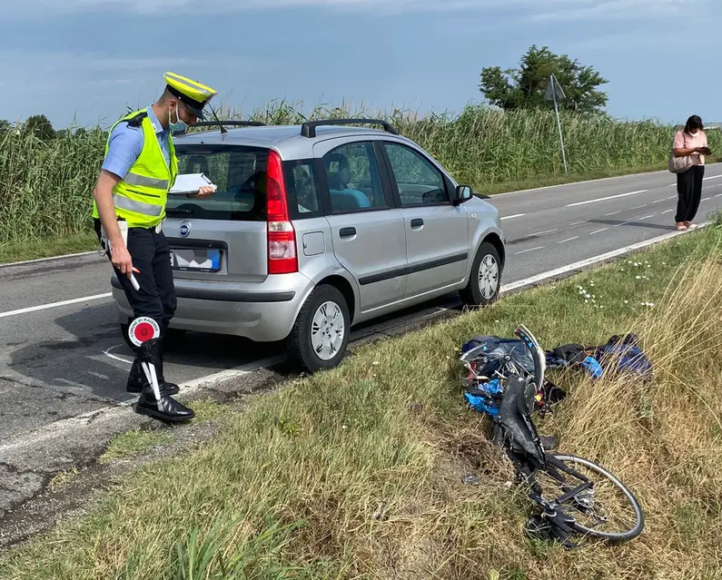 Ravenna, ciclista travolto sul Dismano. E' grave