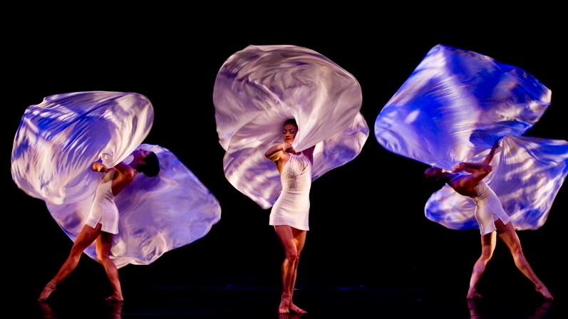 Civitanova Danza, la magia dei Momix al Rossini