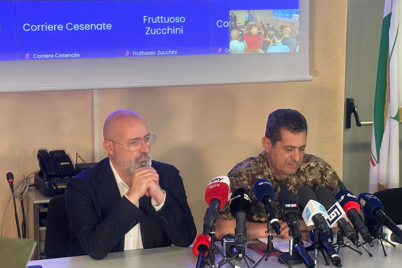 Bonaccini e Figliuolo in conferenza stampa a Bologna, dopo il sorvolo delle zone alluvionate
