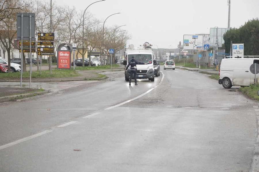 Ravenna, chiuso ponticello via Trieste per Scolo Lama; albero danneggiato in via Faentina