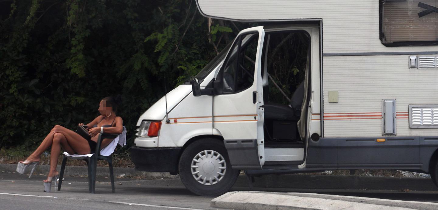 Bologna, prostituzione. Ora le lucciole offrono anche il camper