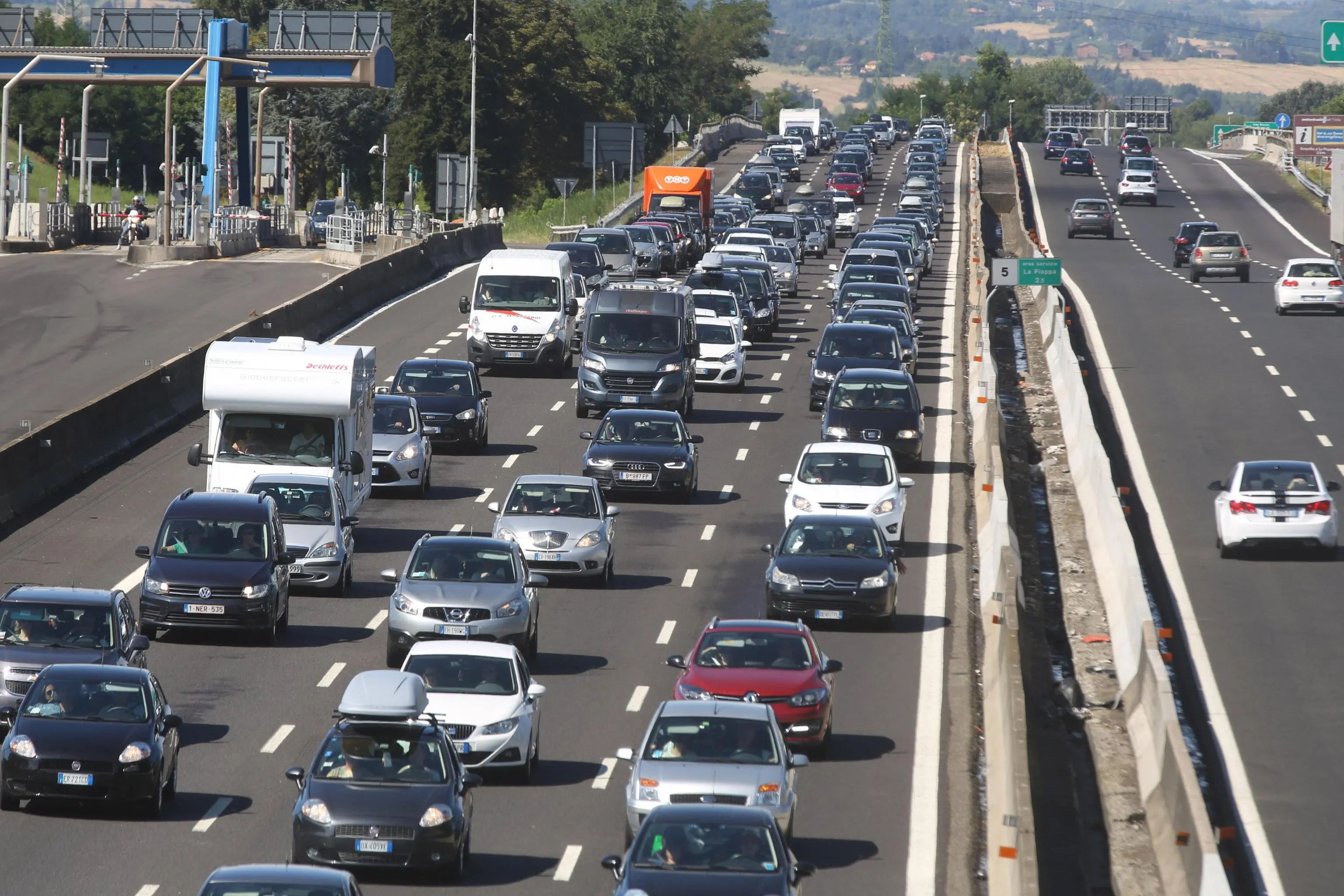 Traffico autostrade, code nel weekend prima di Natale