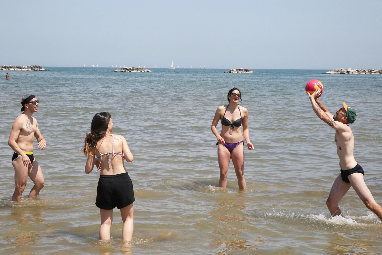 Addio divieto di balneazione in Romagna: torna l'accesso al mare