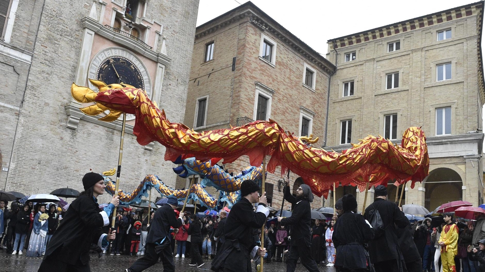 Capodanno cinese. Tamburi, leoni danzanti e il rosso del Drago: anno di stravolgimenti