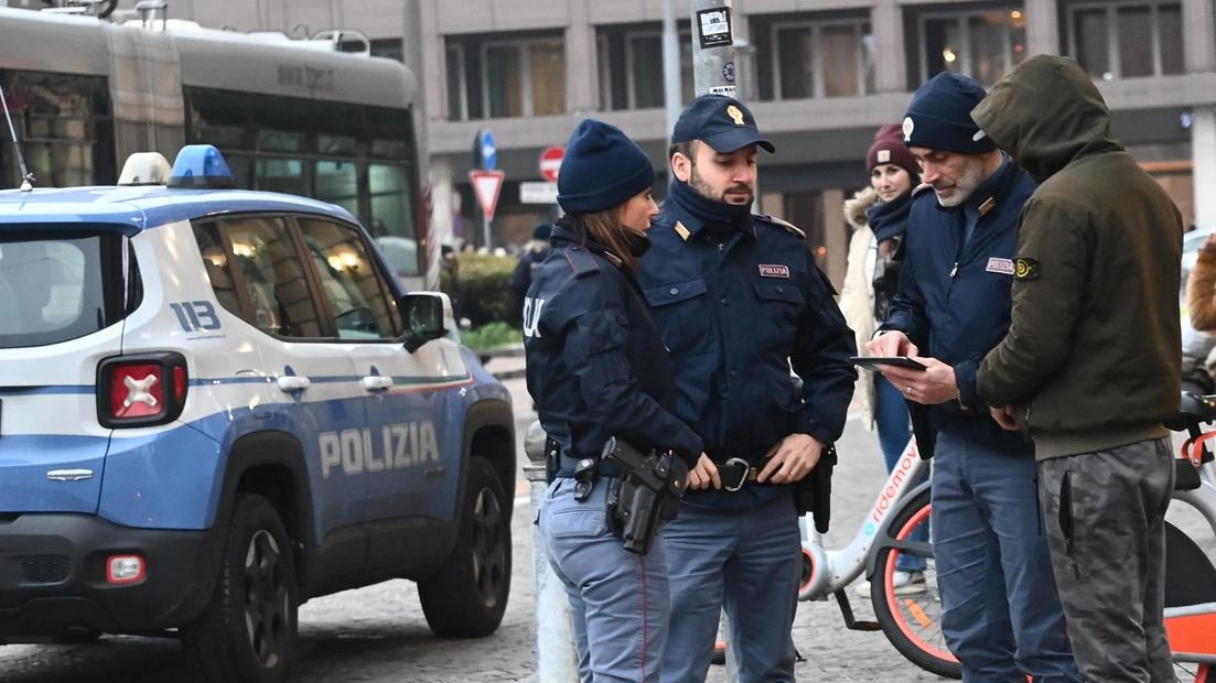 Elicottero e controlli ad alto impatto della polizia